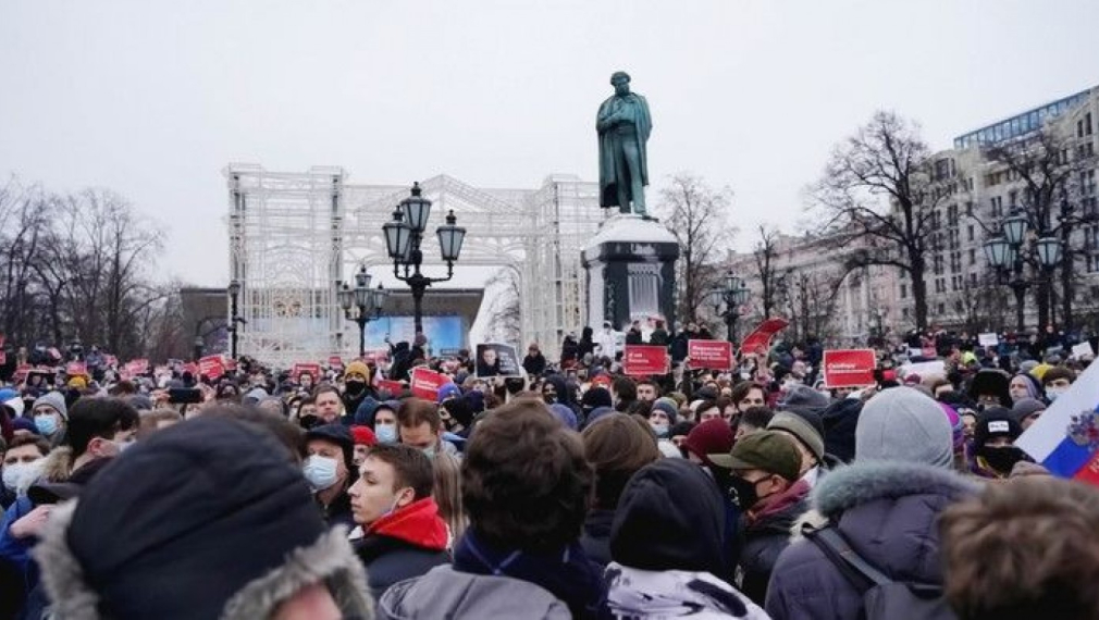 Хиляди протестират в Москва в подкрепа на Навални