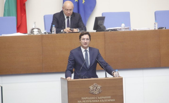 Крум Зарков, БСП: Законодателна вахканалия е промяната на Закона за хазарта през Закона за извънредно положение