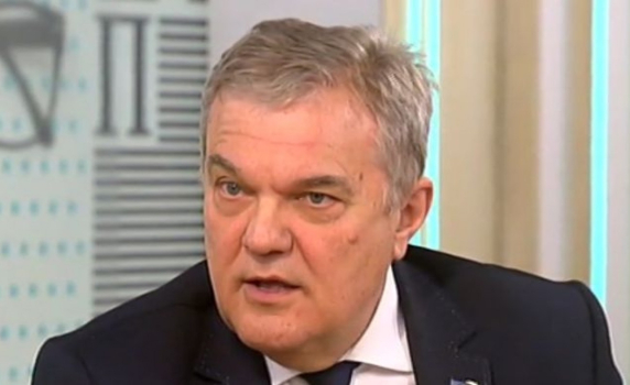 Румен Петков: Доц. Мангъров е носителят на нормалност и спокойствие