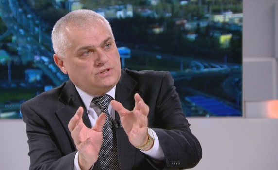 Валентин Радев: Всички, докоснали се до поръчката за автомобилите за МВР, трябва да се притесняват