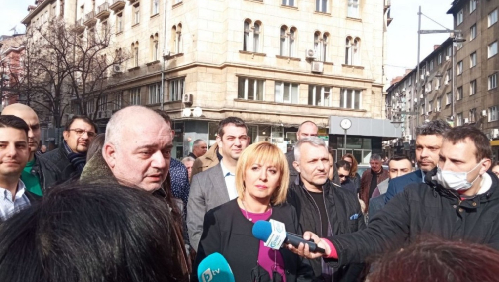  Манолова: С Отровното трио се явяваме на изборите с коалиция "Изправи се! Мутри, вън!"
