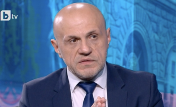 Дончев: Скандалът с джиповете не влияе добре на репутацията на президента