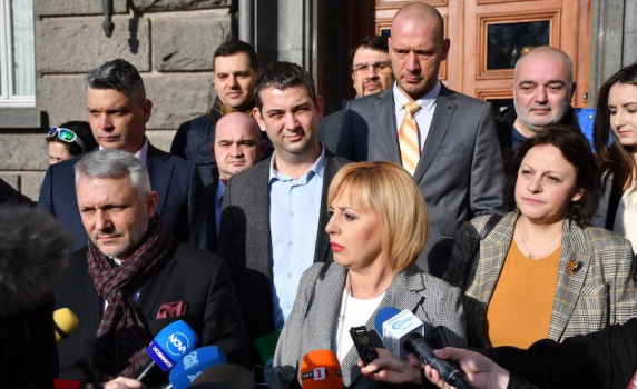 Мая Манолова и Отровното трио регистрираха в ЦИК коалиция „Изправи се! Мутри, вън!“