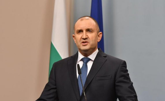 Радев: Сега е моментът с дружни усилия да обърнем времето
