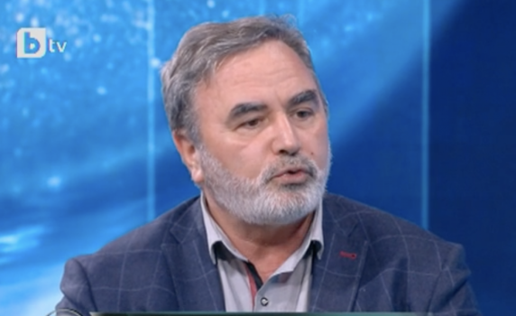 Ангел Кунчев: Има риск чакащите на опашка да не стигнат до ваксина