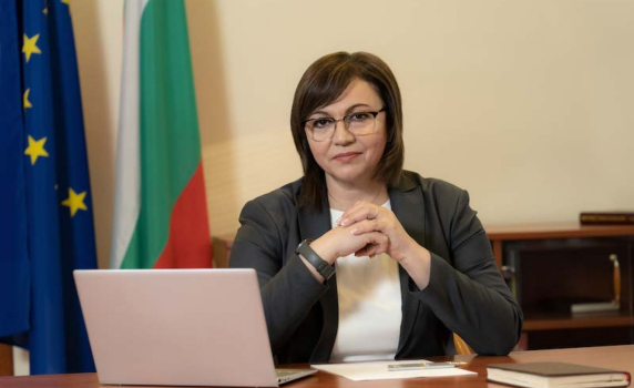 Нинова: Премиерът да преговаря за ваксини с Китай и Русия, вместо да се моли на Франция и Гърция