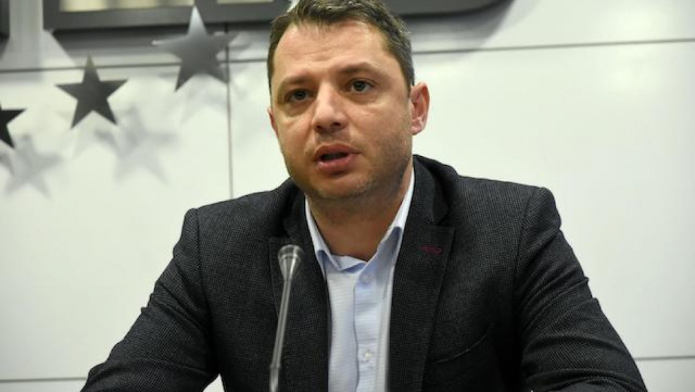 Делян Добрев е в болница с COVID