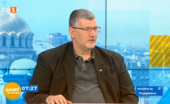 Проф. Момеков: Колкото и гадно да звучи, мненията против ваксините трябваше да бъдат потиснати