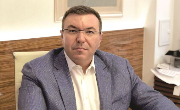 Ангелов към директорите на РЗИ: Може да затваряте ресторанти, молове, училища, фитнеси