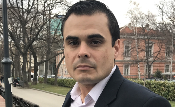 Петър Николов: Борисов изглежда прероден. Радев го чака клопка