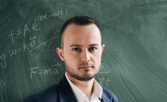 Петър Велков не бил математик. Завършил е педагогика
