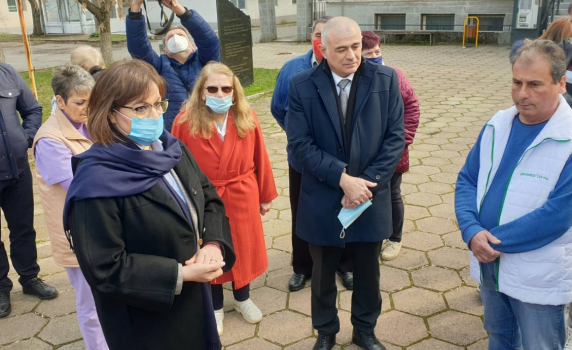 Нинова: Нито една общинска болница няма да бъде закрита или продадена при управление на БСП
