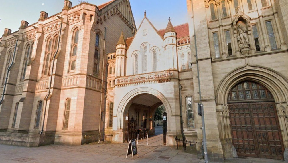 Университетът в Манчестър съветва да не се използват „майка“ и „баща“