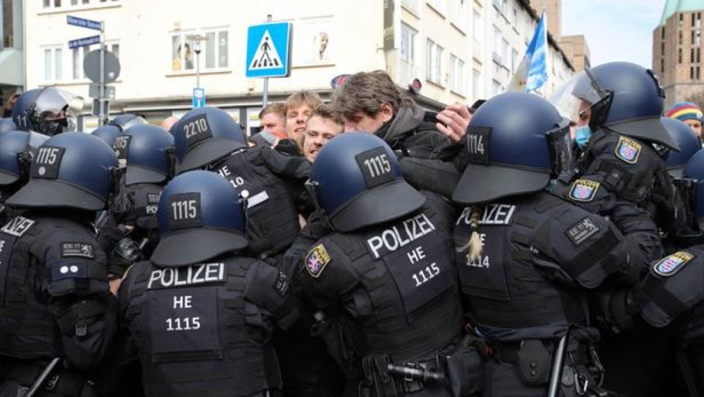 Сблъсъци между полицията и противници на Covid-мерките в Германия