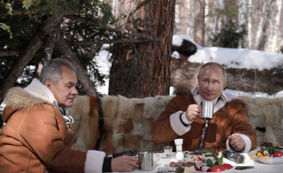 Путин и Шойгу на почивка в сибирската тайга (видео)