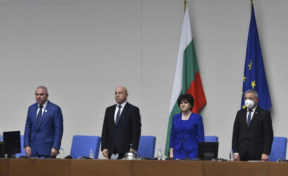 С химните на България и ЕС завърши последното заседание на 44-то Народно събрание