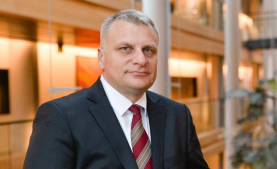 Курумбашев: ГЕРБ е формалният победител, а "Има такъв народ" е неформалният победител