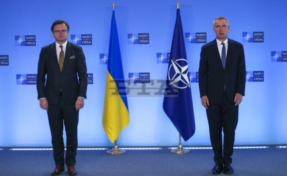 Украйна призова НАТО за помощ, за да се избегне война с Русия