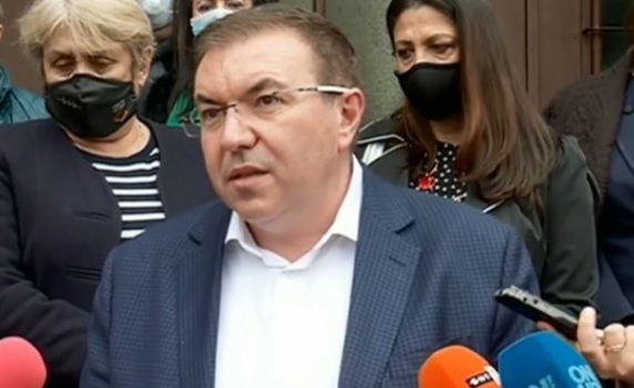 Ангелов: Ваксинираните с първа доза "АстраЗенека" могат спокойно да си сложат и втората