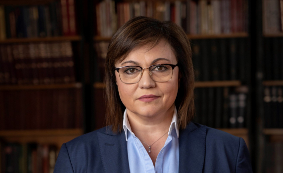 Корнелия Нинова атакува коалицията анти - ГЕРБ във Фейсбук