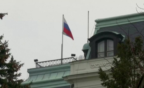 Чехия експулсира 18 руски дипломати по подозрение в шпионаж
