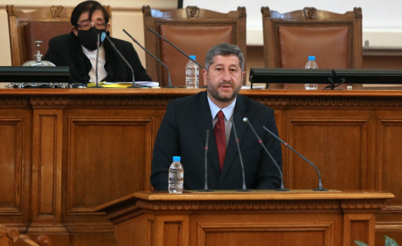 ДБ не подкрепя увеличаване на правомощията на президента