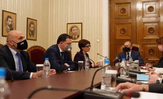 На срещата с ГЕРБ президентът обяви, че няма да е архитект на бъдещо управление