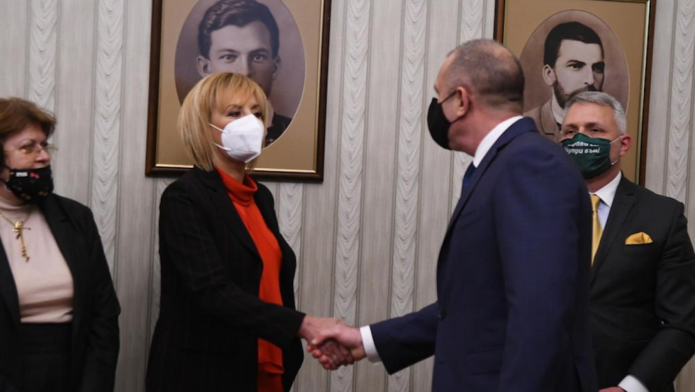 Радев към "Изправи се! Мутри вън!": Надявам се да превърнете страстта си във воля за промяна
