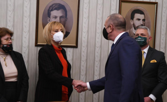 Радев към "Изправи се! Мутри вън!": Надявам се да превърнете страстта си във воля за промяна
