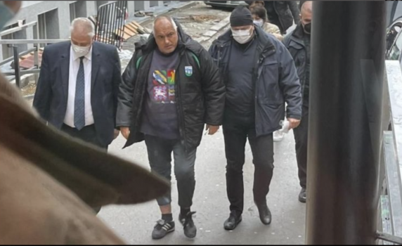 Оперират Бойко Борисов, пак си контузил коляното на футбол