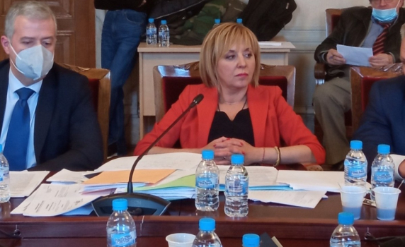 Манолова: Дистанционно електронно гласуване да бъде въведено за следващите избори