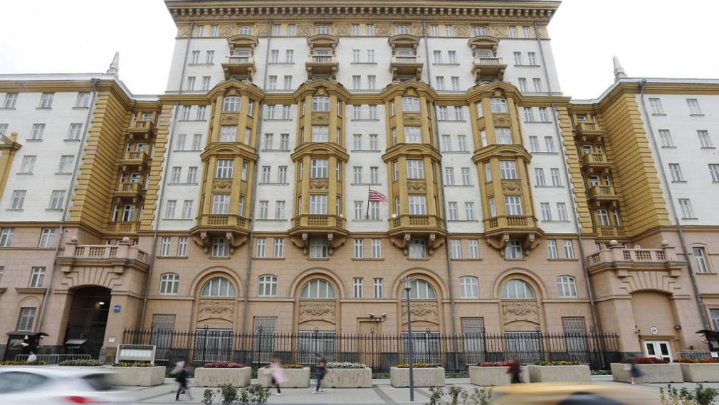 Русия гони 10 служители на посолството на САЩ