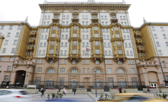 Русия гони 10 служители на посолството на САЩ