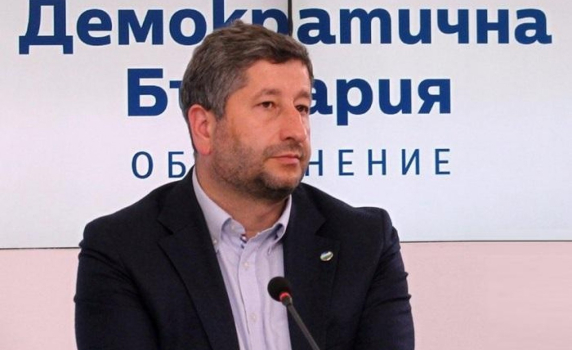 ДБ: ГЕРБ, БСП и ДПС спасяват Гешев като рохко яйце