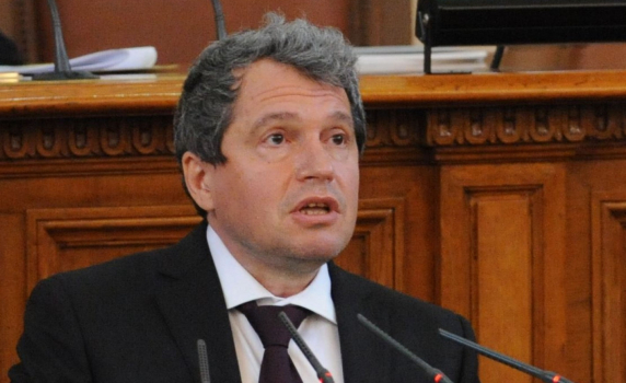  Тошко Йорданов се извини на Кирова от ГЕРБ, след като я нарече "съдружник с наркобос"