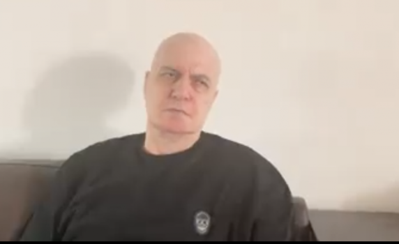 Слави Трифонов: C0VID-a ме удари в кръста. В болничен съм. И без това съм с патерици 