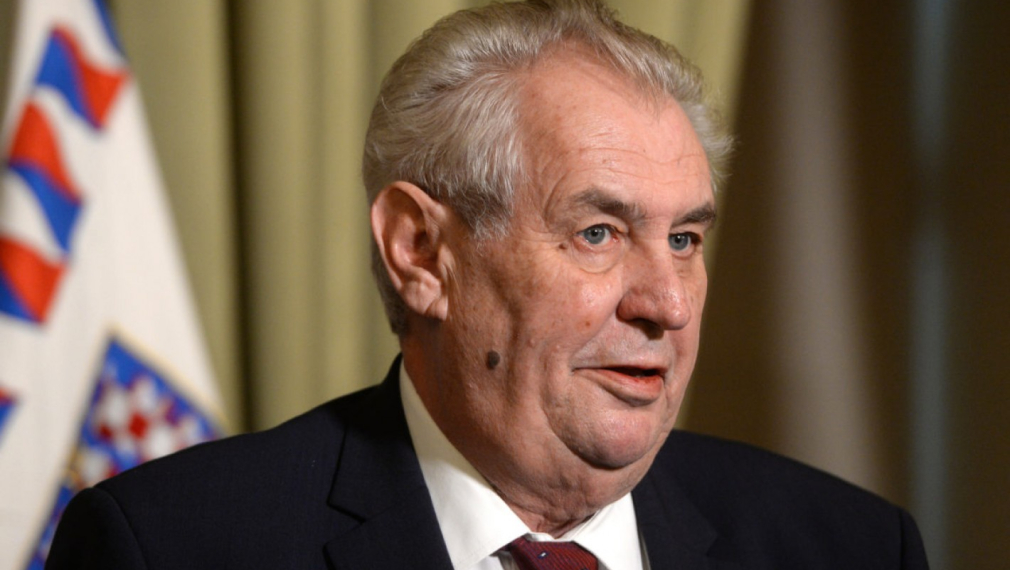 Чешкият Сенат обмисля да обвини президента на страната в държавна измяна