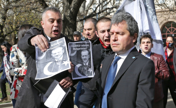 ВМРО нахлупиха фес на главата на Тошко Йорданов