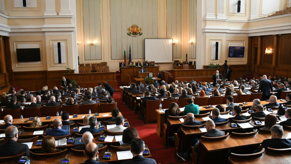 Парламентът заработи, засега отпада намаляване на субсидията