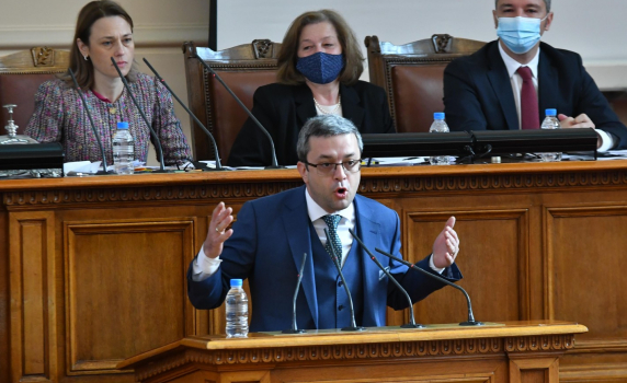 Тома Биков: Правите преврат с Изборния кодекс, не ви ли е срам?