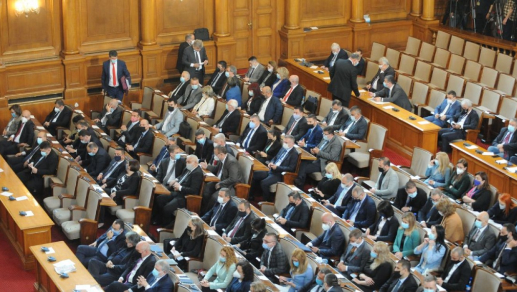 Парламентът премахна ограничението за образуване на избирателни секции в чужбина