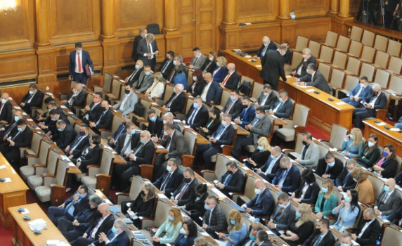 Парламентът премахна ограничението за образуване на избирателни секции в чужбина
