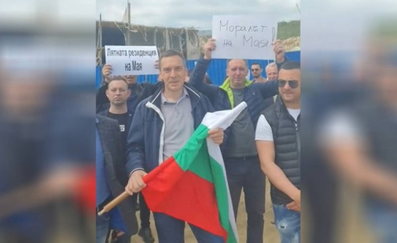 Активът на ГЕРБ пита за морала на Мая Манолова пред „подпорния хотел“ в Алепу