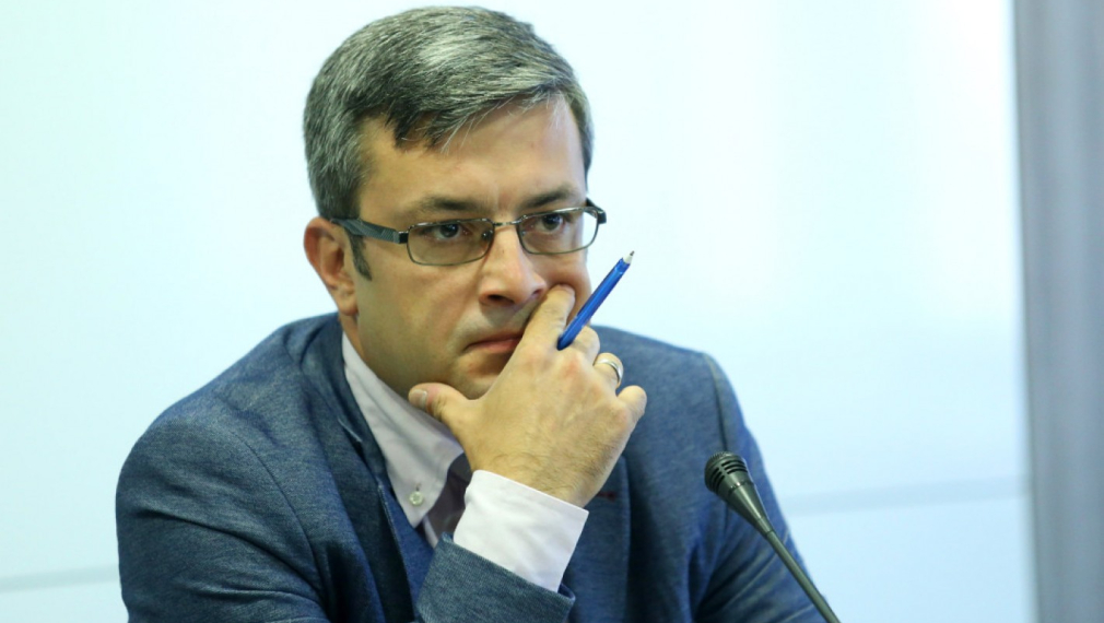 Тома Биков: Слави изтърбуши целия Изборен кодекс, а ни държи сметка за технически промени през 2016 г.