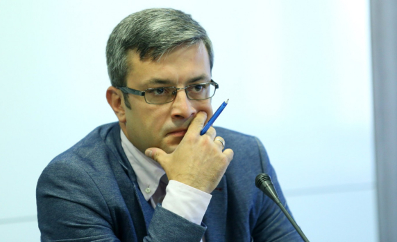 Тома Биков: Слави изтърбуши целия Изборен кодекс, а ни държи сметка за технически промени през 2016 г.
