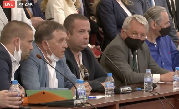 ГЕРБ отново се опитва да провали изслушването на Илчовски в парламента (видео)