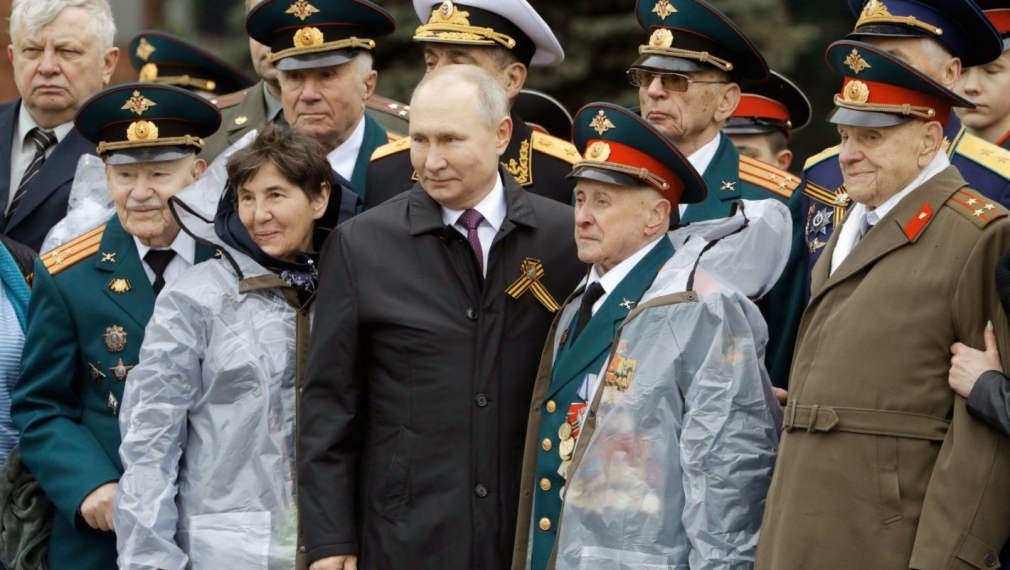  Путин на 9 май: Русия брани неуморно международното право