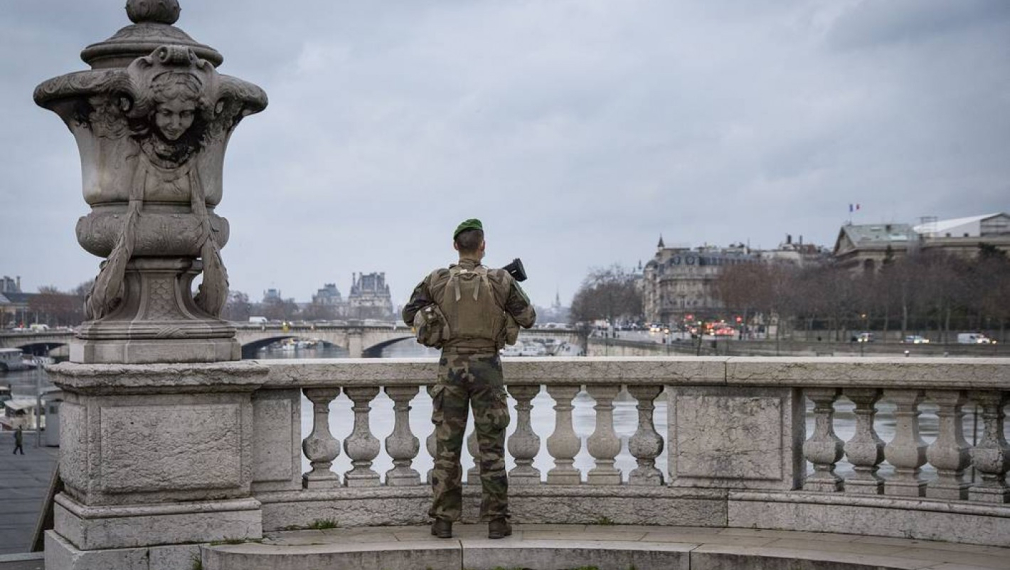 Френски военни: В родината ни тлее гражданска война