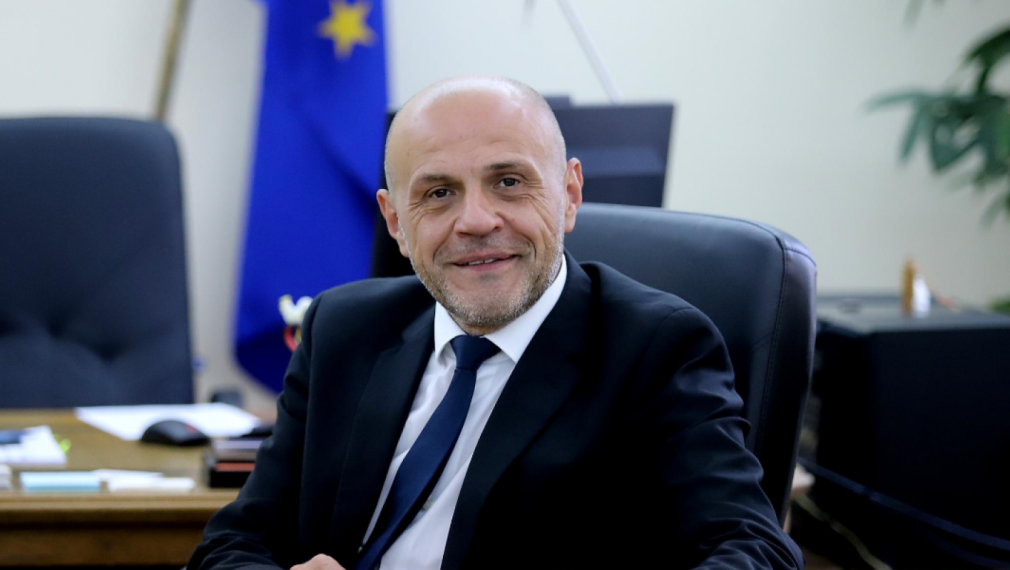 Митов и Дончев ще заместват Борисов в ГЕРБ, като знак, че партията е дясна