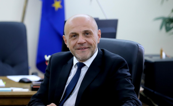 Митов и Дончев ще заместват Борисов в ГЕРБ, като знак, че партията е дясна